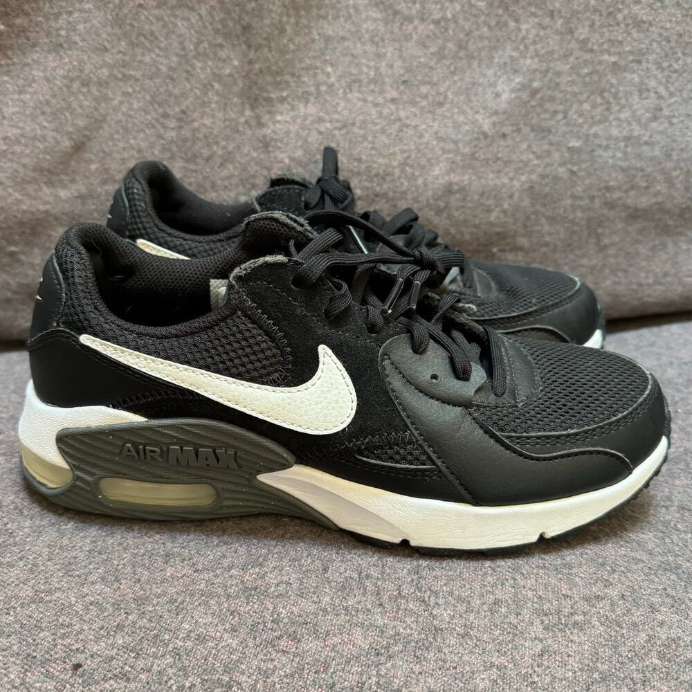 WOMEN'S NIKE AIR MAX EXCEE SNEAKERS size 7